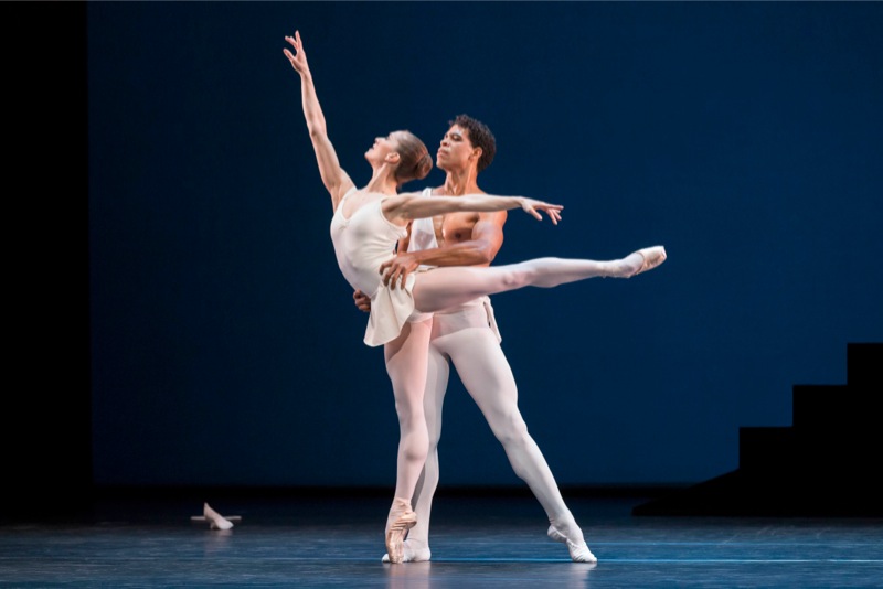Nuñez and Acosta in Apollo, all images ROH/ Johan Persson